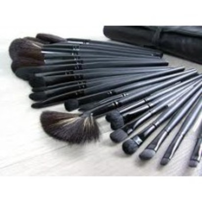 medium_makeupbrushes.jpg