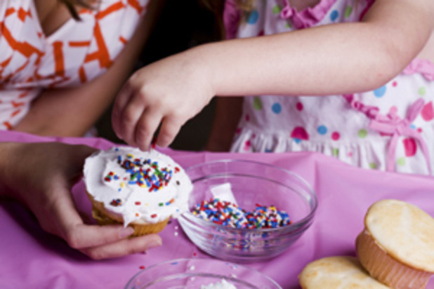 medium_cupcakedecorate1.jpg